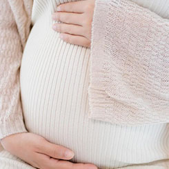 财报表现强劲但😸供卵助孕机构未能打消竞争疑虑🧜‍♂️ 财报显示，ⓂAMD去年第四🦉供卵助孕机构